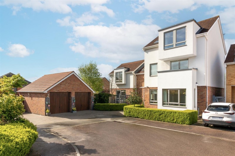 View Full Details for Oakfield, Radcliffe-On-Trent, Nottingham