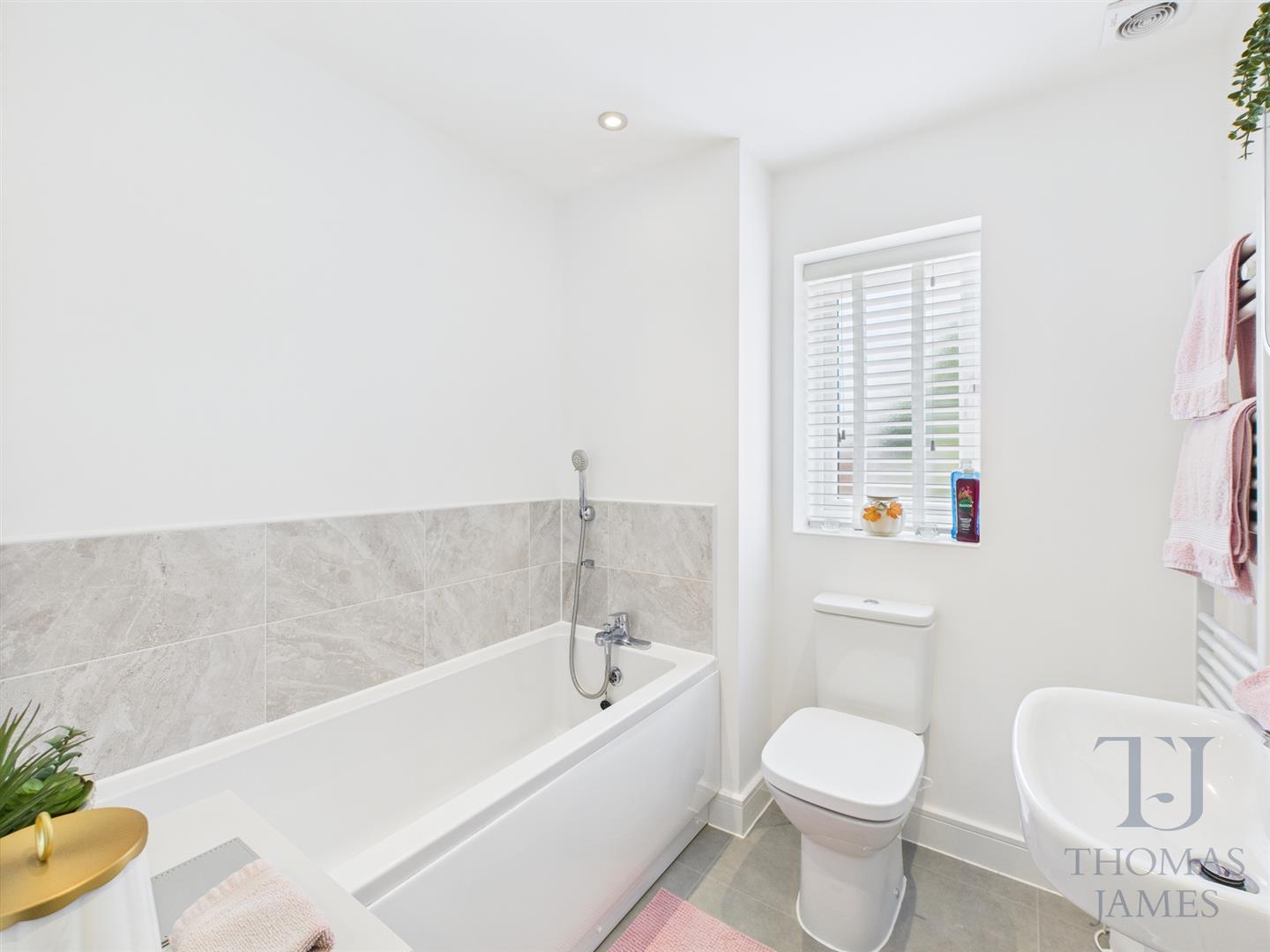 Images for Newbury Gardens, Radcliffe on Trent