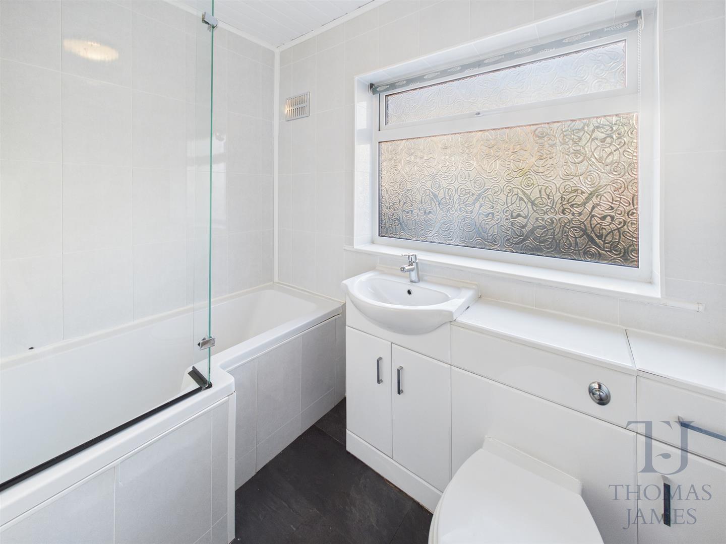 Images for Pinewood Gardens, Clifton, Nottingham