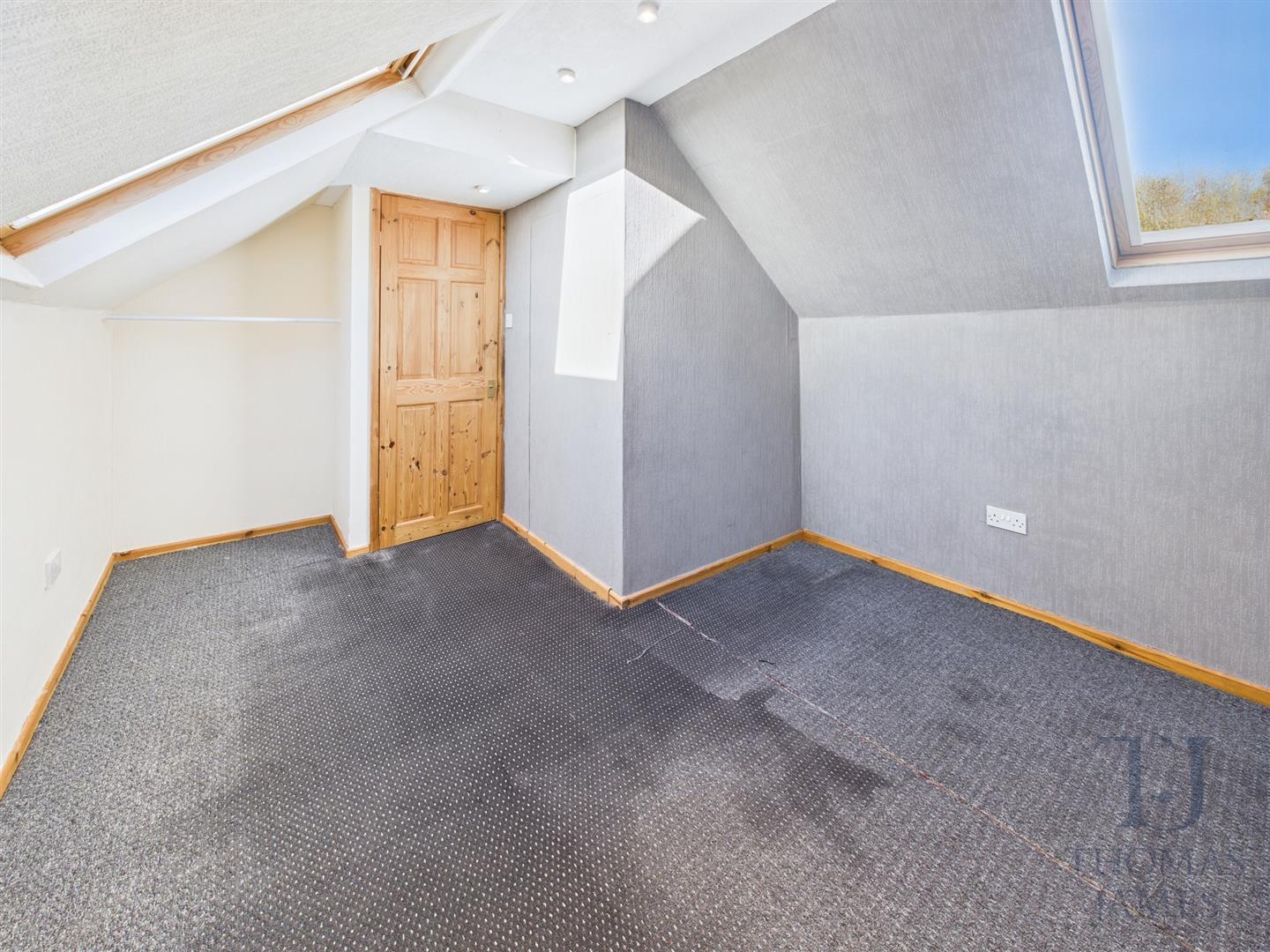 Images for Pinewood Gardens, Clifton, Nottingham