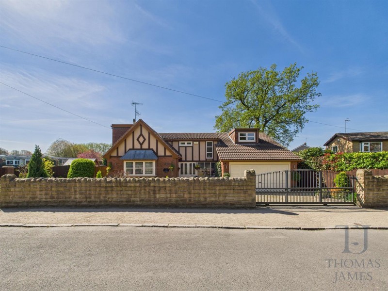 View Full Details for 18 The Limes, Manor Park, Ruddington, Nottingham