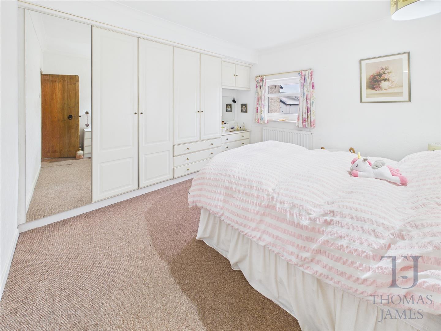 Images for Meadow End, Gotham